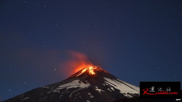 智利南部维利亚里卡火山（Volcano Villarrica）在当地时间3日凌晨开始爆发