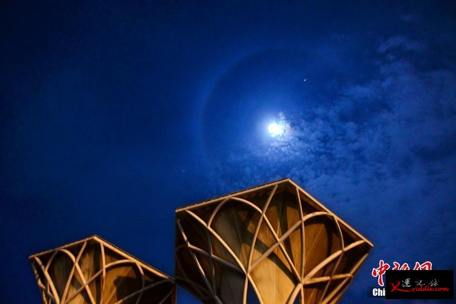 福建平潭夜空出现罕见“月晕”景象