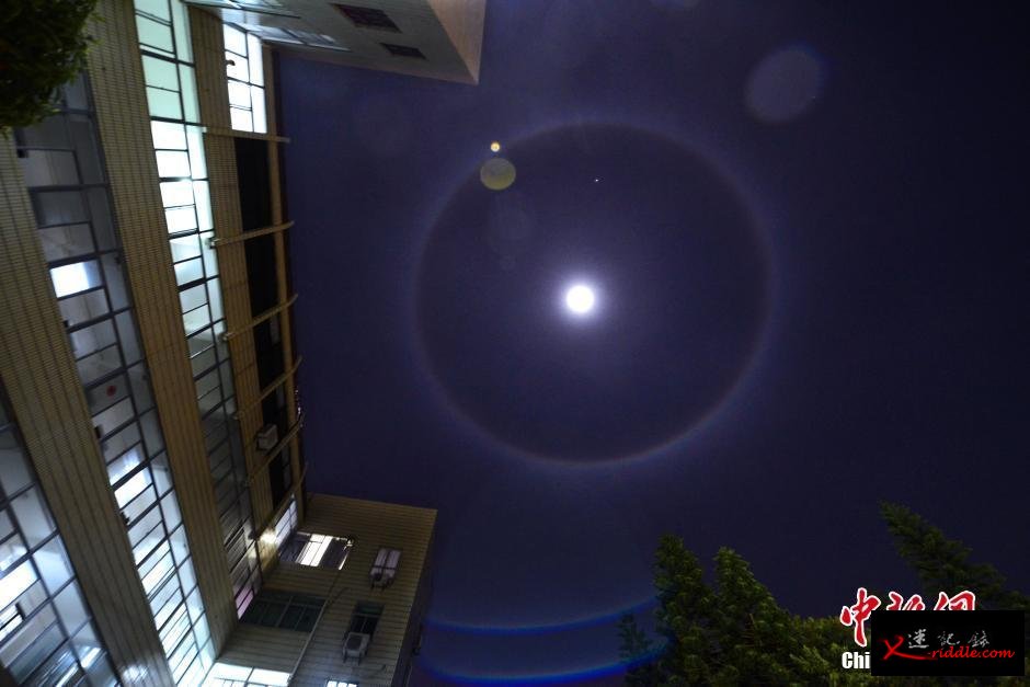 福建平潭夜空出现罕见“月晕”景象