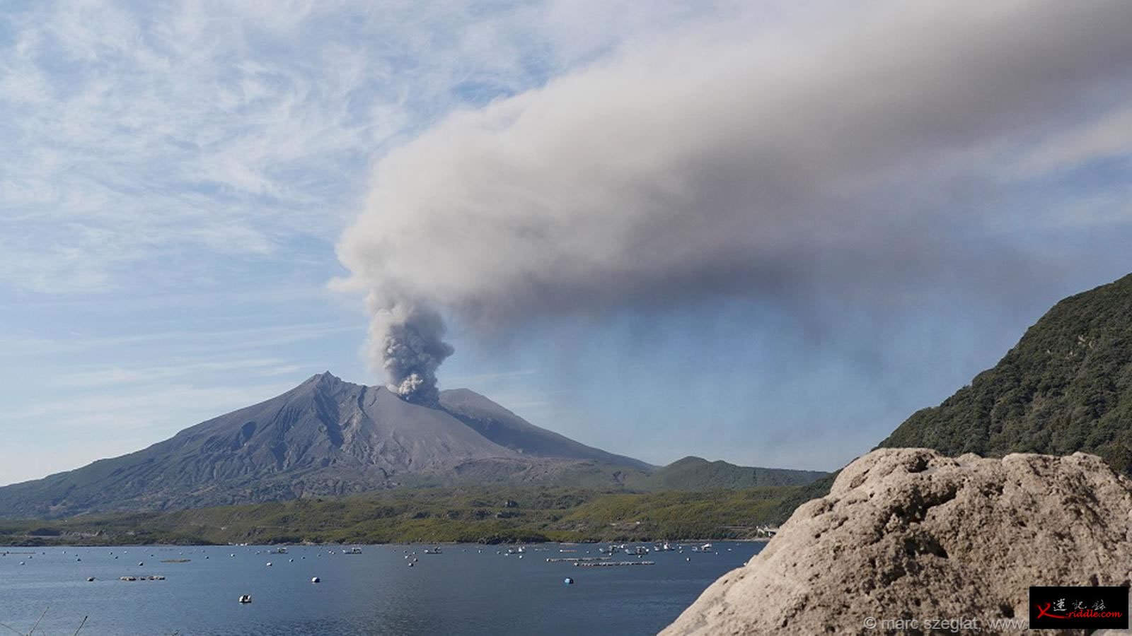 日本樱岛火山喷发伴随火山雷暴的壮观场面