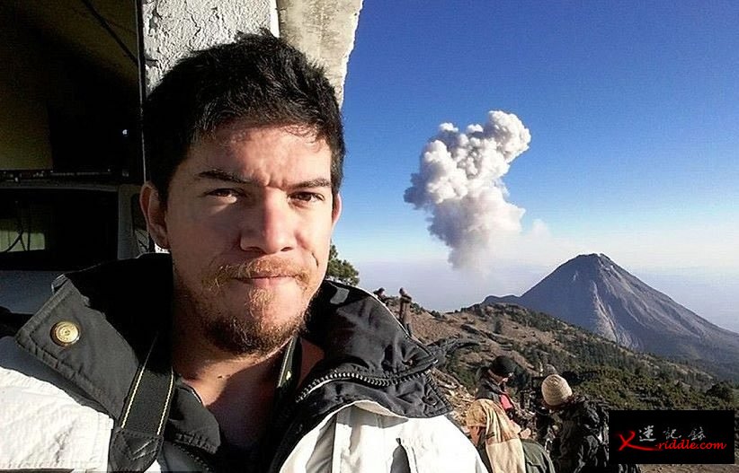 摄影师Hernando Rivera Cervantes凭着耐性，拍到火山闪电奇景。
