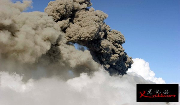 哥斯达黎加中部的阿尔瓦火山（Turrialba Volcano）开始新一轮喷发