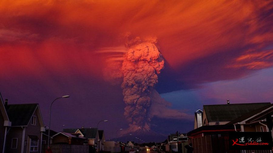 智利卡尔布科火山爆发，血色漫天如末日降临