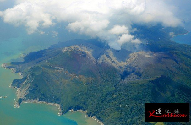 新岳火山怒吼爆发，岛民均感到惊慌。