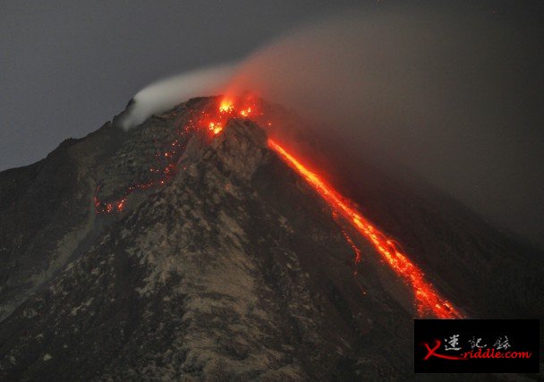 印尼锡纳朋火山爆发