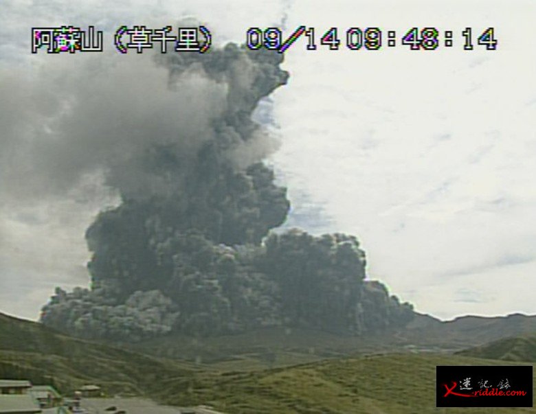 日本空中自卫队出动战机观测阿苏火山喷发进展