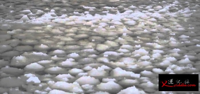 美国缅因州湖泊发现奇特的“雪球波浪”