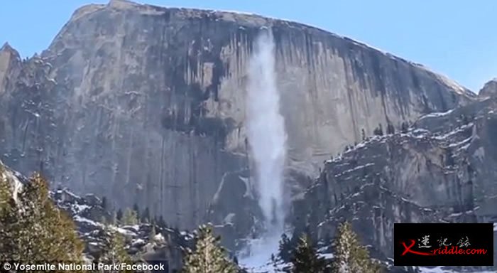 美国约塞米蒂国家公园游客拍到圆顶(Half Dome)发生雪崩的震撼一幕