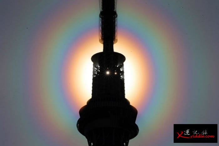太阳光环出现在日本东京天空 由大气中水分折射太阳光形成