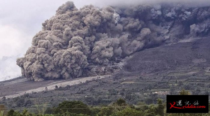 印尼北苏门答腊省的锡纳朋火山（Sinabung）爆发 3村民死亡
