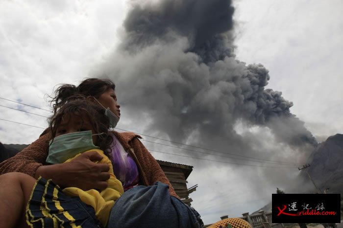 印尼北苏门答腊省的锡纳朋火山（Sinabung）爆发 3村民死亡