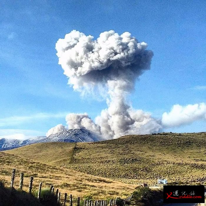哥伦比亚西部的内瓦多德鲁伊斯火山（Nevado del Ruiz)喷发