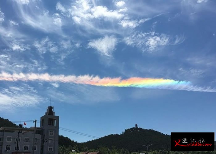 辽宁本溪草河口净空出现极为罕见的“彩虹云”。